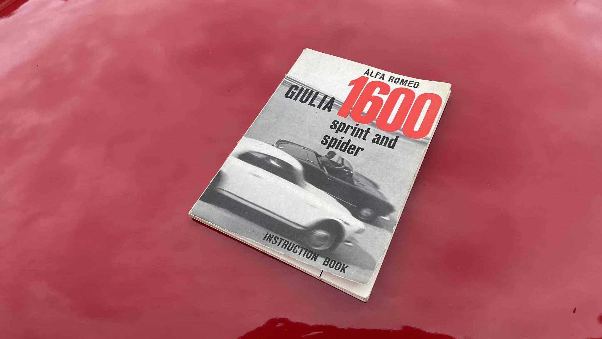 Alfa Giulia bok